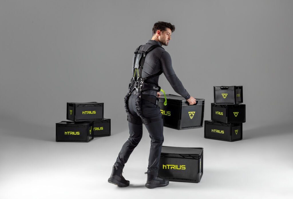 Worker wearing the Htrius BionicBack powered exoskeleton